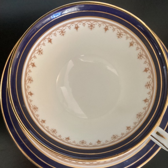 LEIGHTON COBALT 8 1/4” Aynsley cup and saucer, 1646 Beautiful condition England - Picture 5 of 5